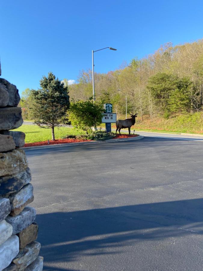 Smoky Mountain Inn & Suites 체로키 외부 사진