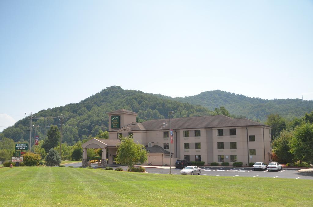 Smoky Mountain Inn & Suites 체로키 외부 사진