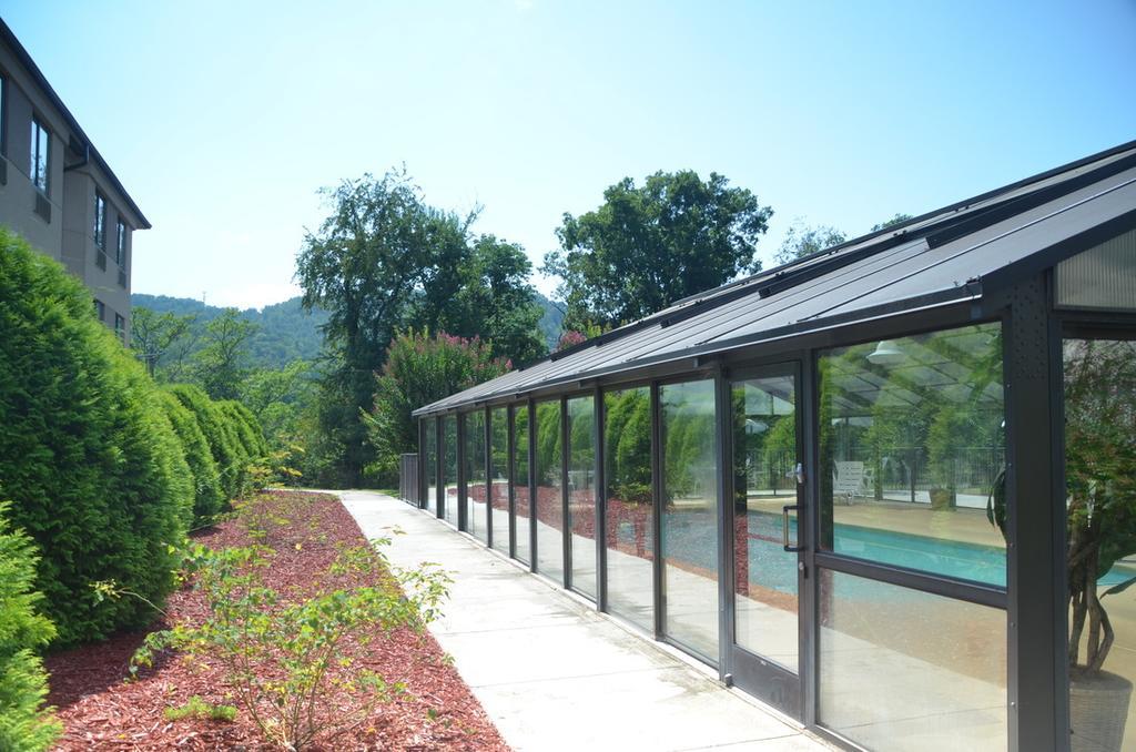 Smoky Mountain Inn & Suites 체로키 외부 사진