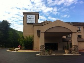 Smoky Mountain Inn & Suites 체로키 외부 사진
